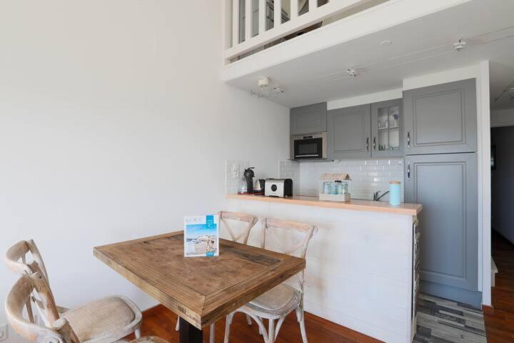 Sur L'Ilot De St Martin Au Centre Du Port Vue Exceptionnelle ! Apartment Saint-Martin-de-Ré Екстериор снимка